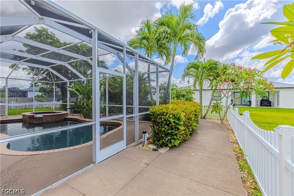 2529 SW 23rd Place Cape Coral FL 33914