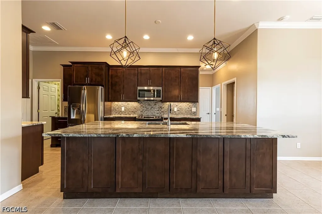 2529 SW 23rd Place Cape Coral FL 33914