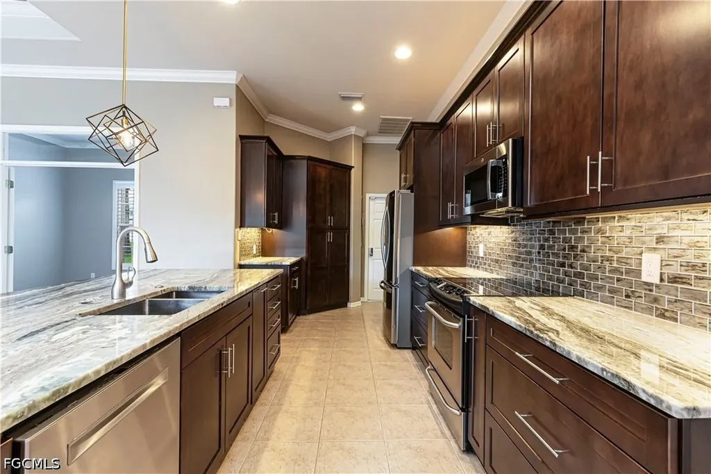 2529 SW 23rd Place Cape Coral FL 33914