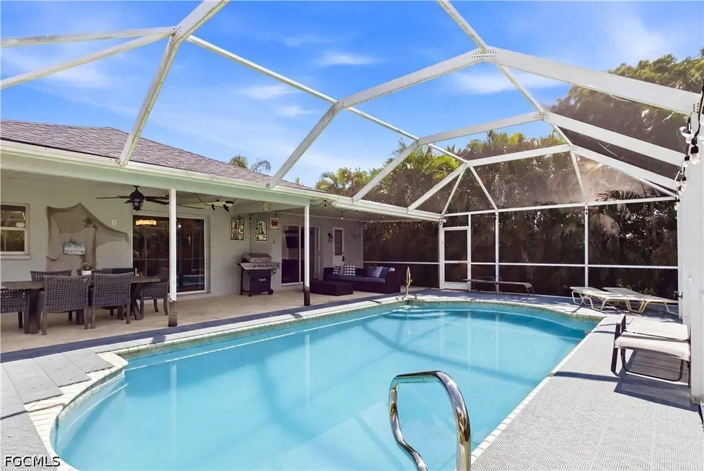204 SE 18th Street Cape Coral FL 33990