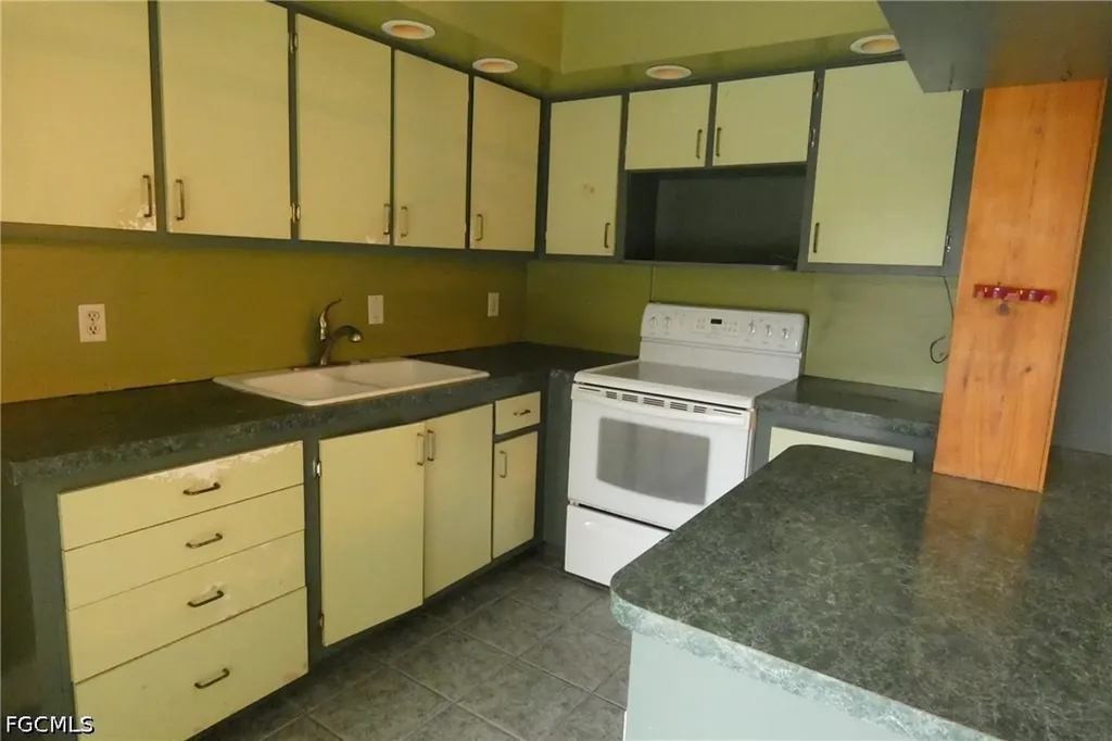 1647 Park Meadows Drive Fort Myers FL 33907