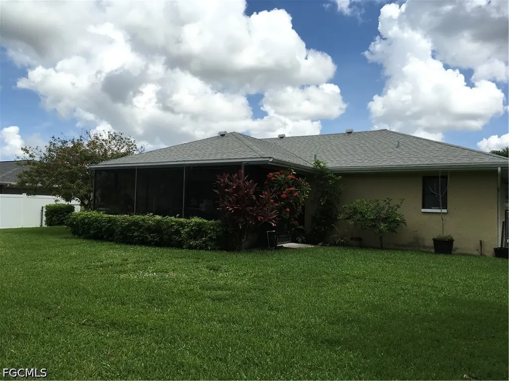 1202 SE 21st Lane Cape Coral FL 33990