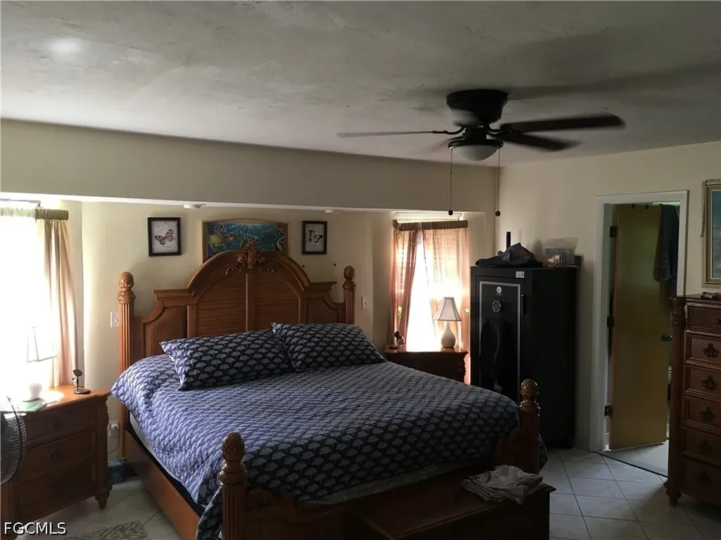 1202 SE 21st Lane Cape Coral FL 33990