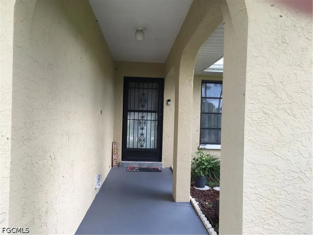 1202 SE 21st Lane Cape Coral FL 33990