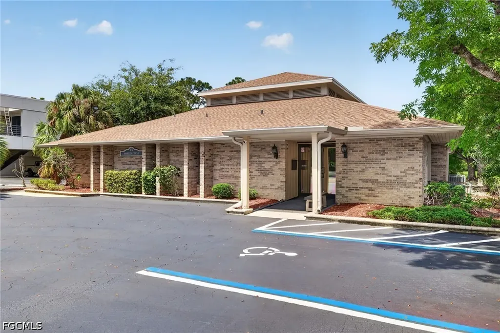 45 Barkley Circle Fort Myers FL 33907