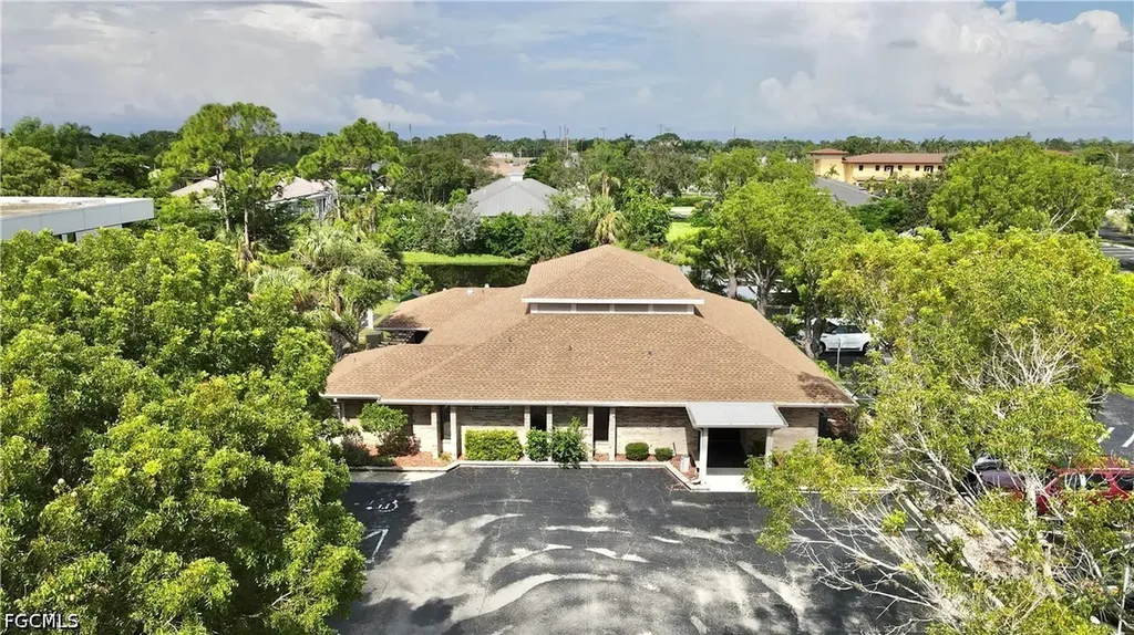 45 Barkley Circle Fort Myers FL 33907