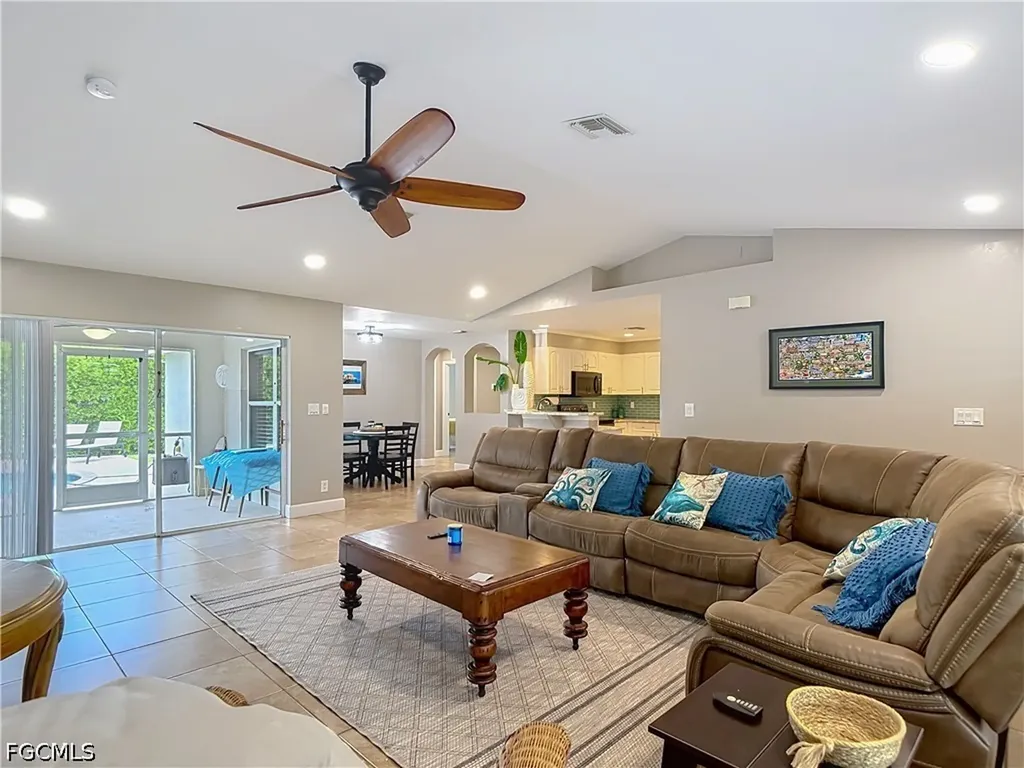 3612 SW 8th Court Cape Coral FL 33914