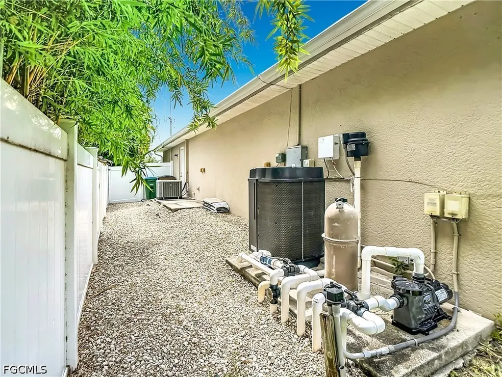3612 SW 8th Court Cape Coral FL 33914