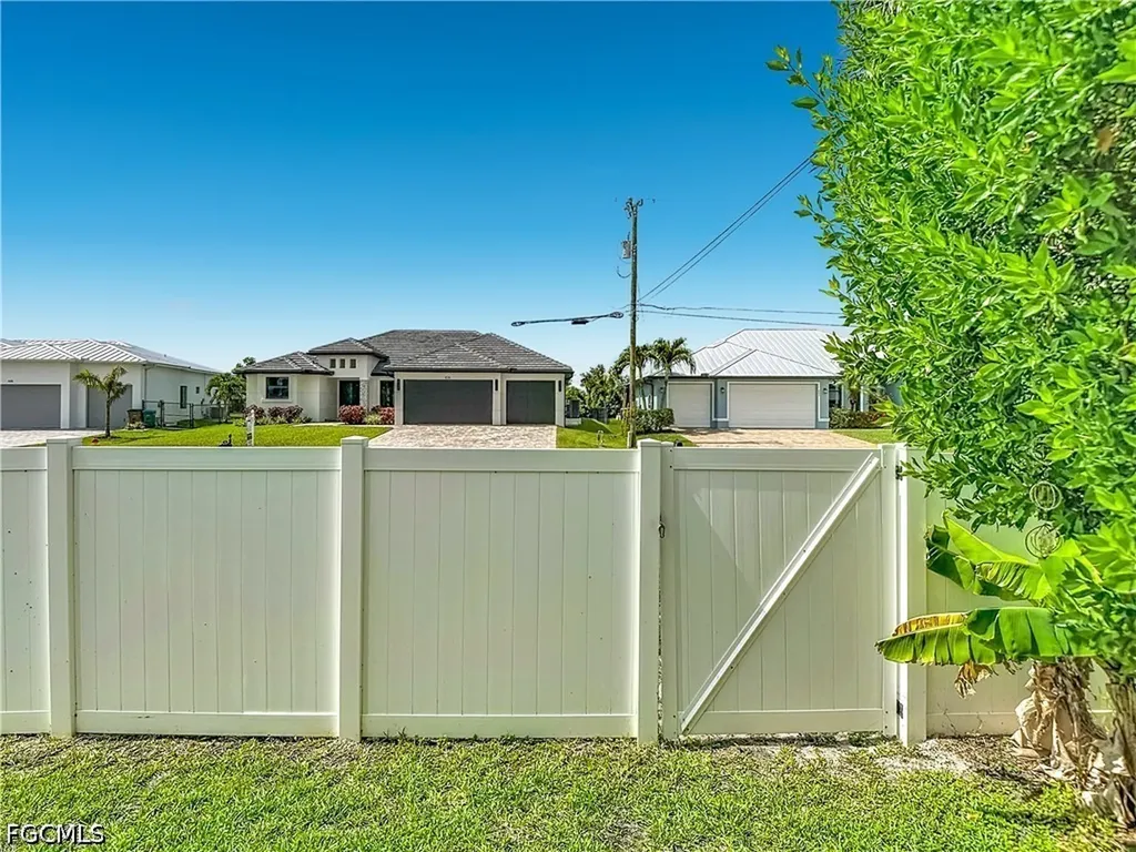 3612 SW 8th Court Cape Coral FL 33914