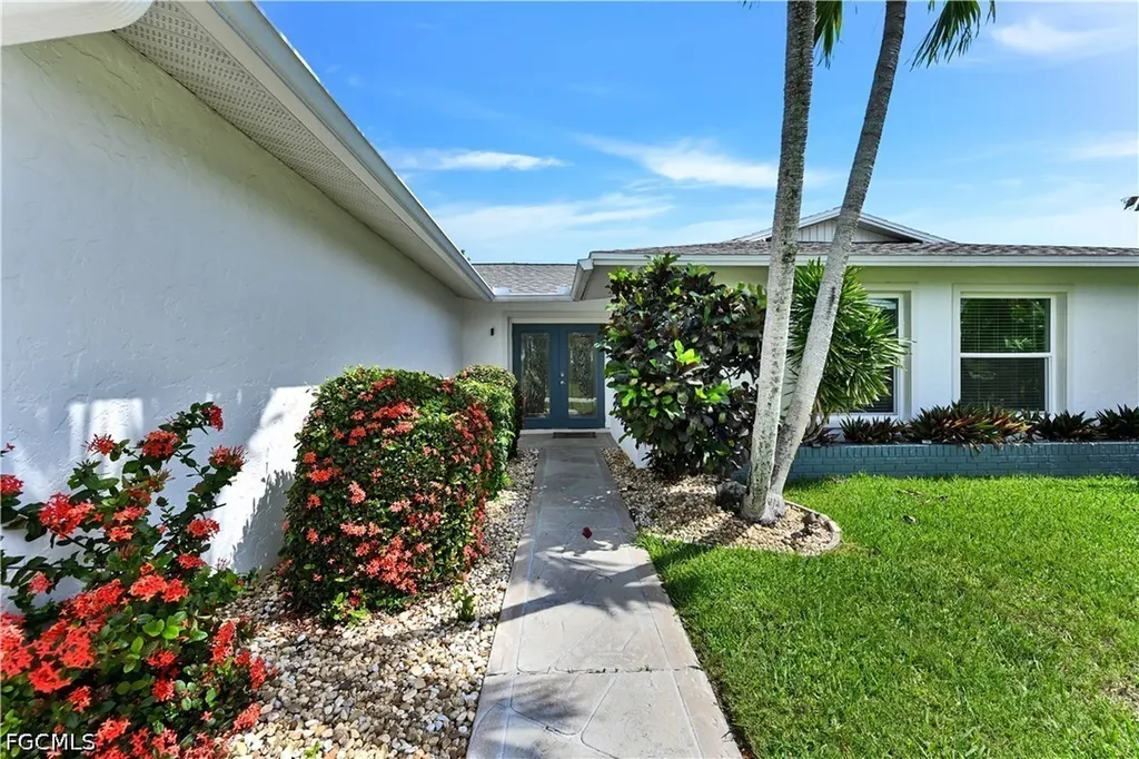 905 SW 52nd Street Cape Coral FL 33914
