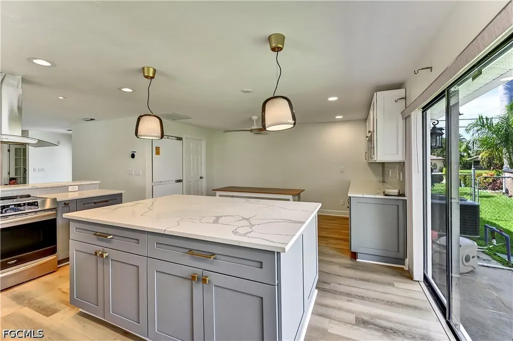 905 SW 52nd Street Cape Coral FL 33914