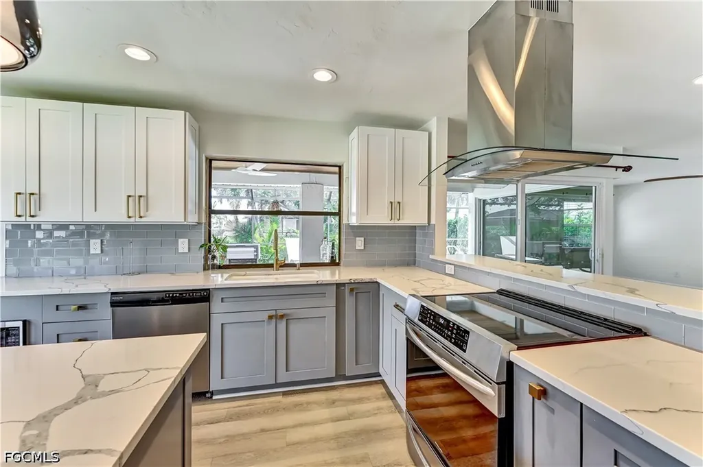 905 SW 52nd Street Cape Coral FL 33914