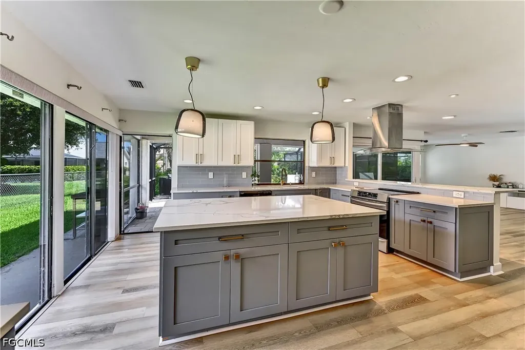 905 SW 52nd Street Cape Coral FL 33914
