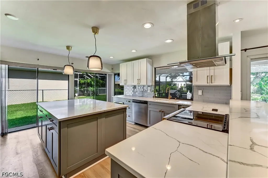 905 SW 52nd Street Cape Coral FL 33914