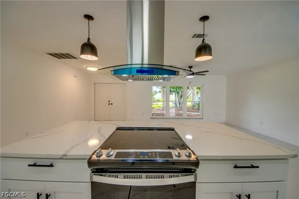 1124 NW 1st Place Cape Coral FL 33993
