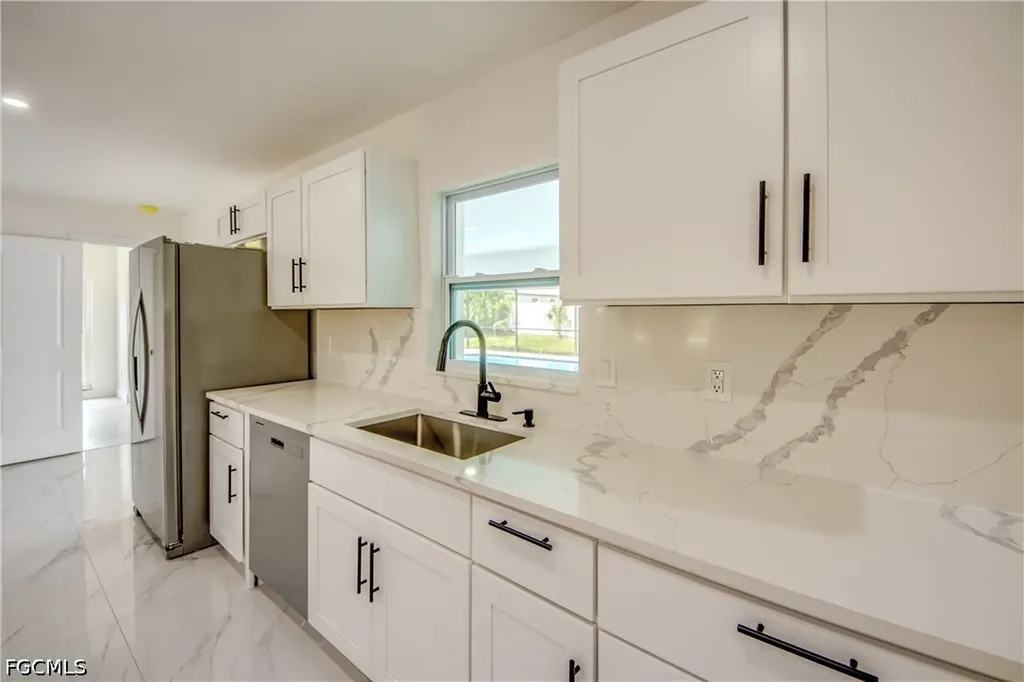 1124 NW 1st Place Cape Coral FL 33993
