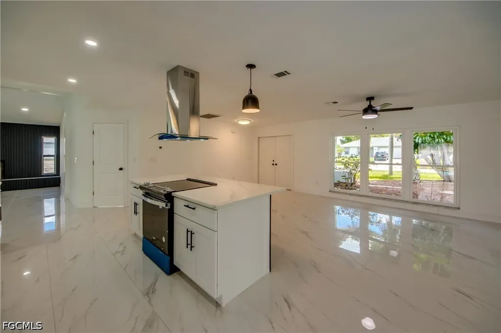 1124 NW 1st Place Cape Coral FL 33993