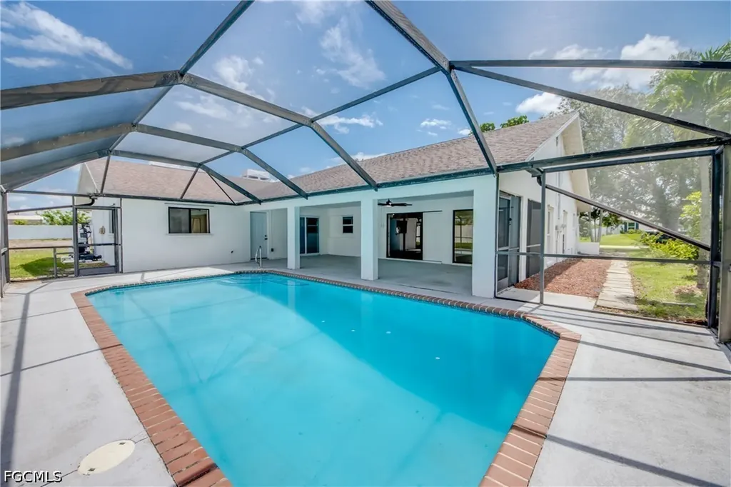 1124 NW 1st Place Cape Coral FL 33993