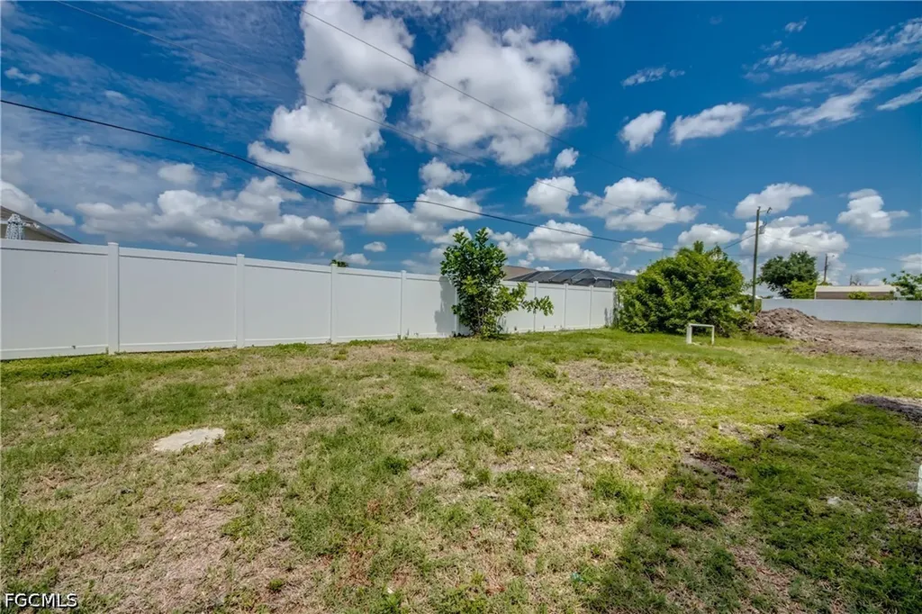 1124 NW 1st Place Cape Coral FL 33993