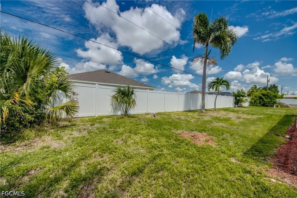 1124 NW 1st Place Cape Coral FL 33993
