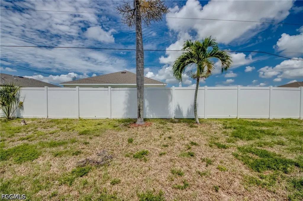 1124 NW 1st Place Cape Coral FL 33993