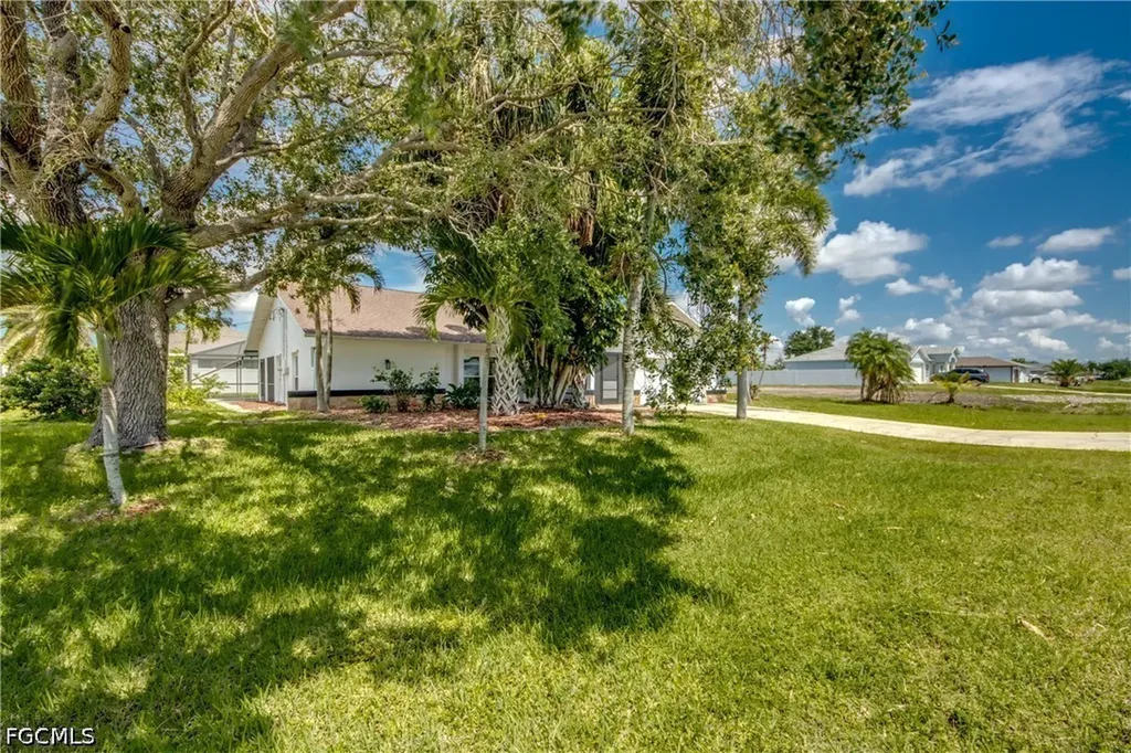 1124 NW 1st Place Cape Coral FL 33993