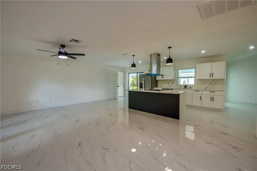 1124 NW 1st Place Cape Coral FL 33993