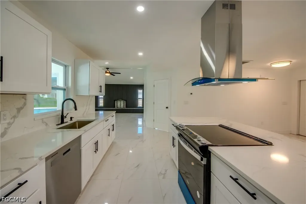 1124 NW 1st Place Cape Coral FL 33993