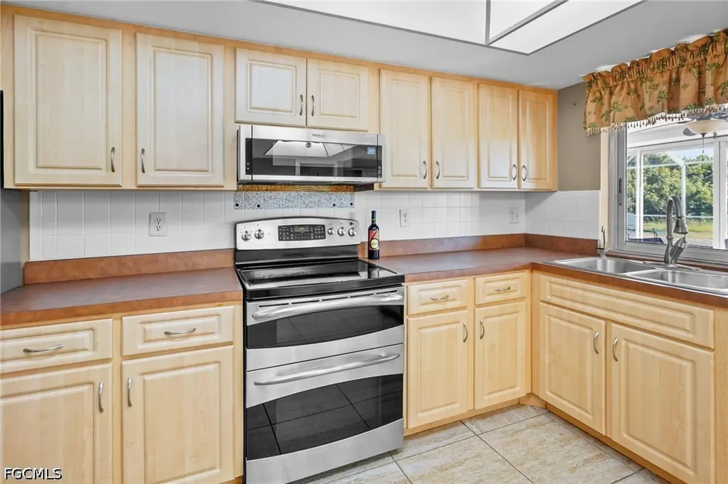 711 Mirror Lakes Drive Lehigh Acres FL 33974