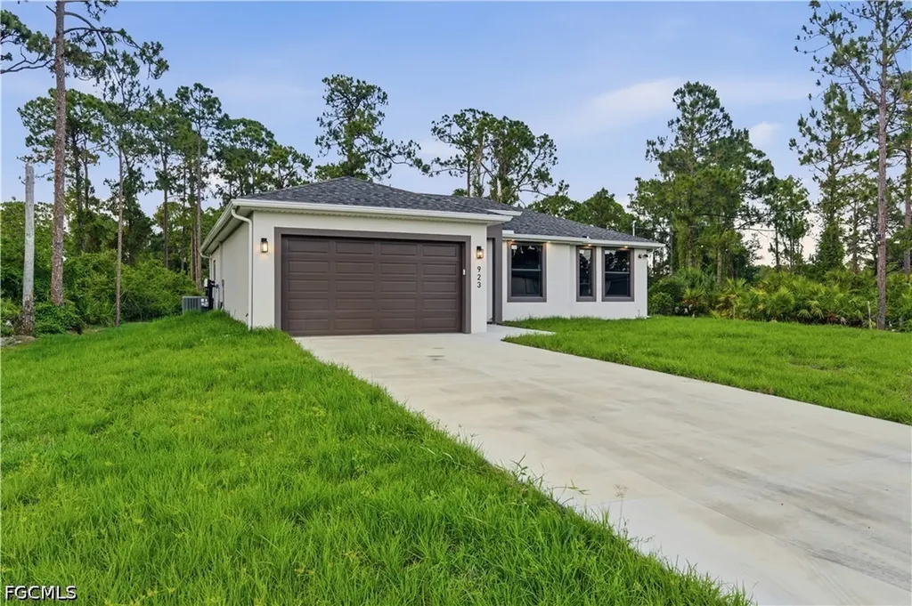 923 Milwaukee Boulevard Lehigh Acres FL 33974