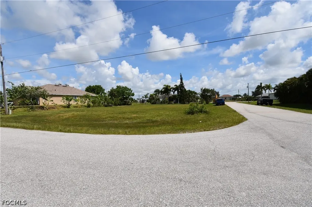 2480 NW 8th Terrace Cape Coral FL 33993