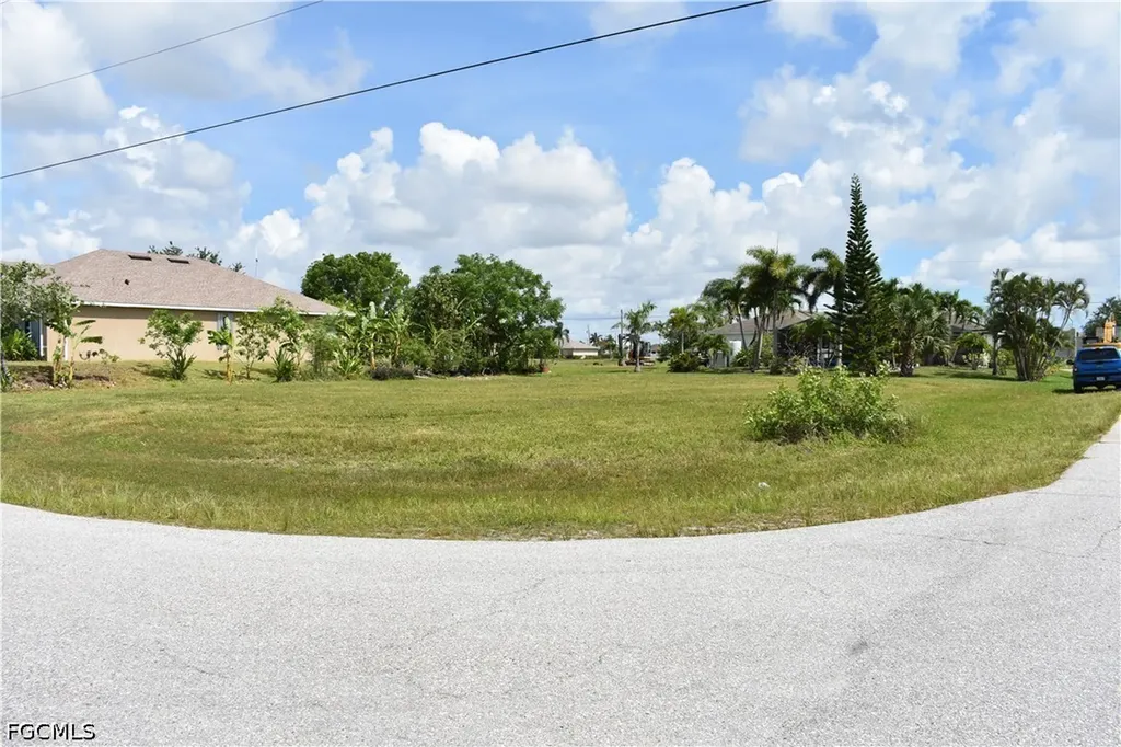 2480 NW 8th Terrace Cape Coral FL 33993