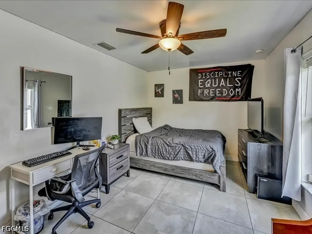 25 NW 29th Place Cape Coral FL 33993