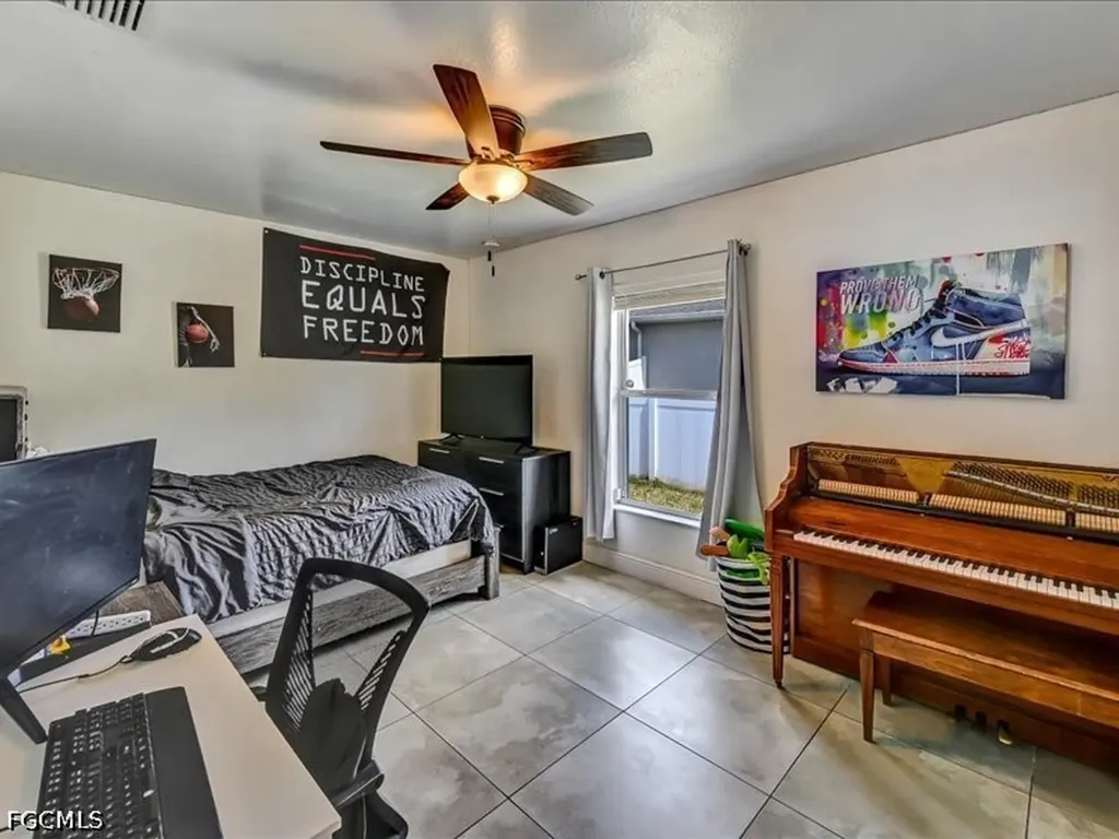 25 NW 29th Place Cape Coral FL 33993