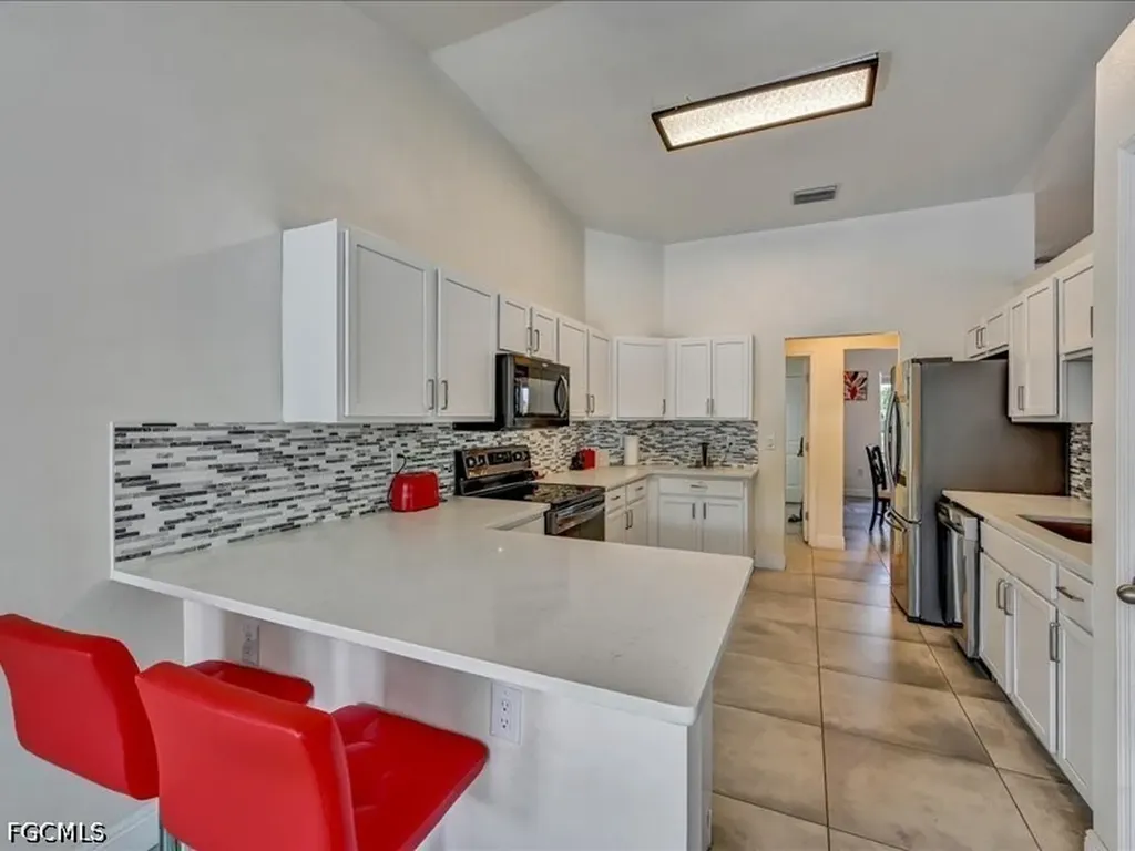25 NW 29th Place Cape Coral FL 33993