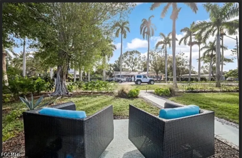2710 Mcgregor Boulevard Fort Myers FL 33901