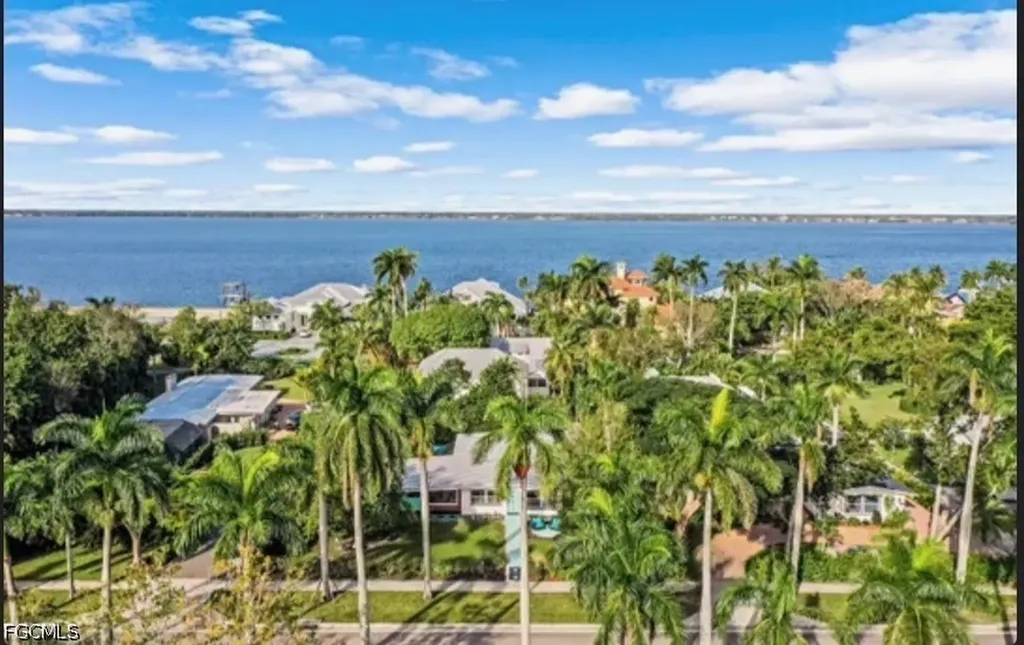 2710 Mcgregor Boulevard Fort Myers FL 33901
