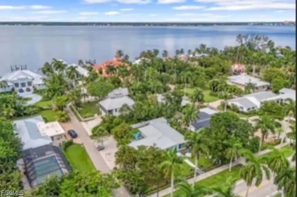 2710 Mcgregor Boulevard Fort Myers FL 33901