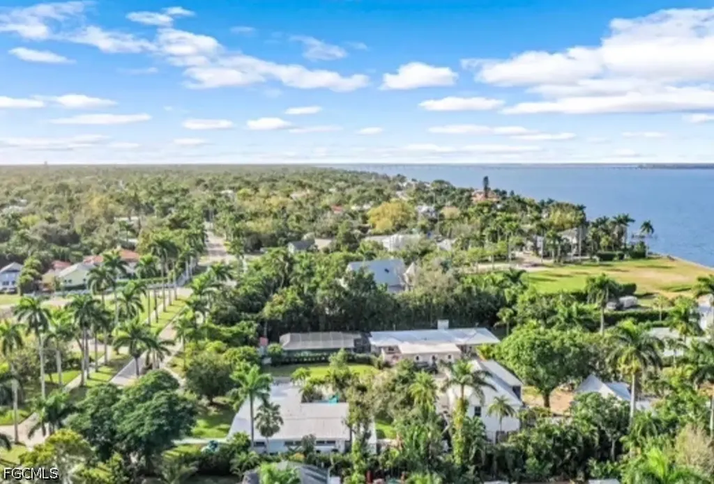2710 Mcgregor Boulevard Fort Myers FL 33901