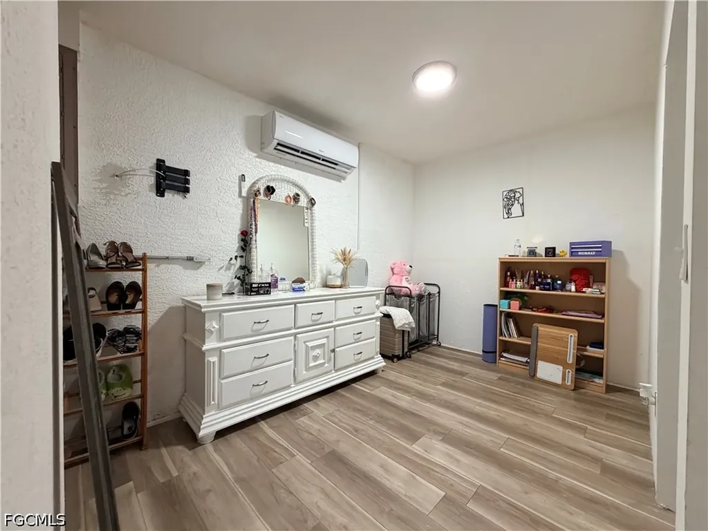 1621 SW 14th Terrace Cape Coral FL 33991
