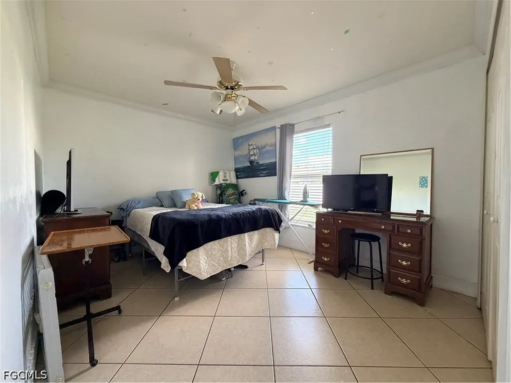 1621 SW 14th Terrace Cape Coral FL 33991
