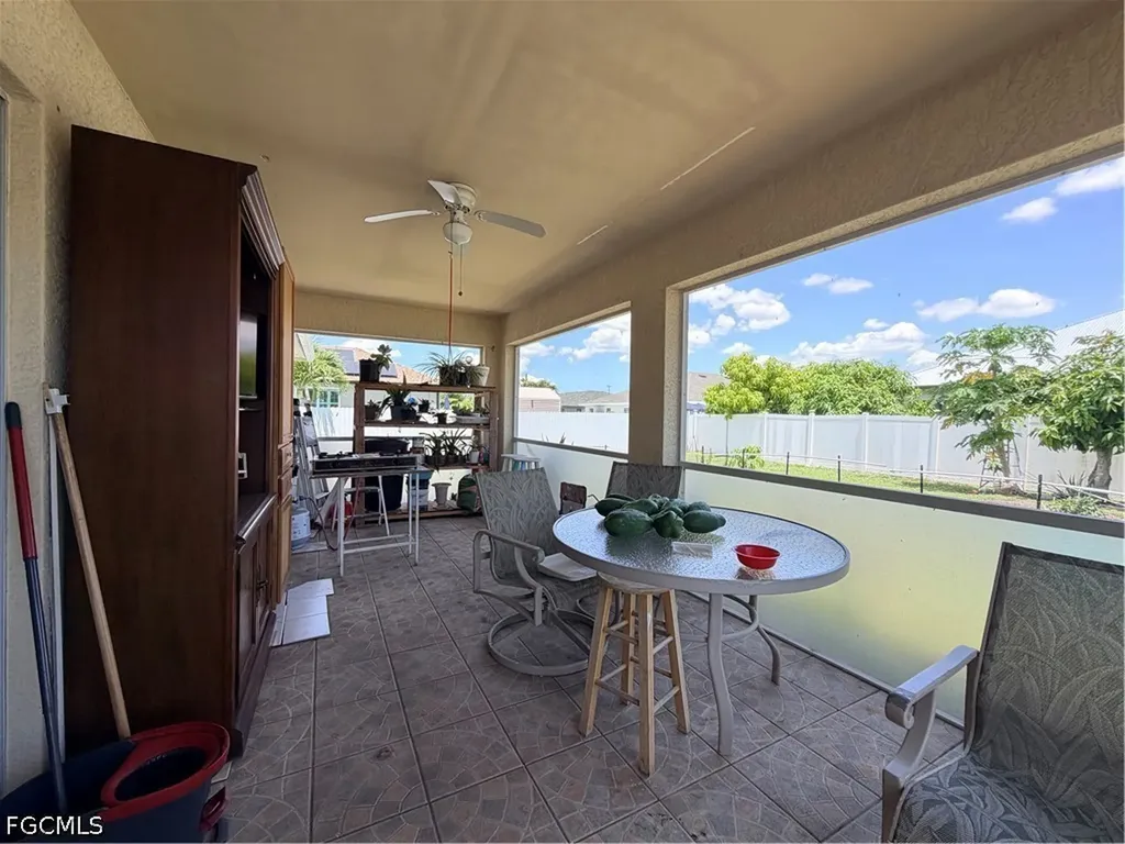 1621 SW 14th Terrace Cape Coral FL 33991