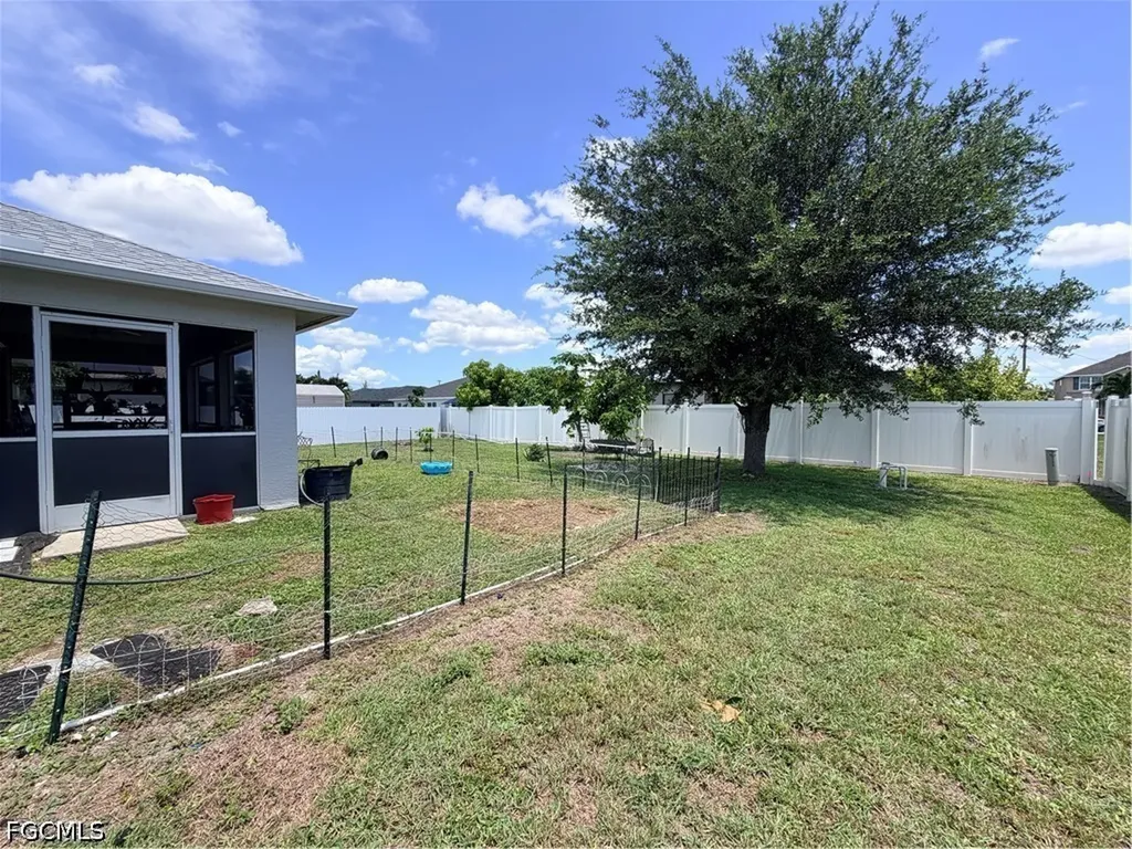 1621 SW 14th Terrace Cape Coral FL 33991