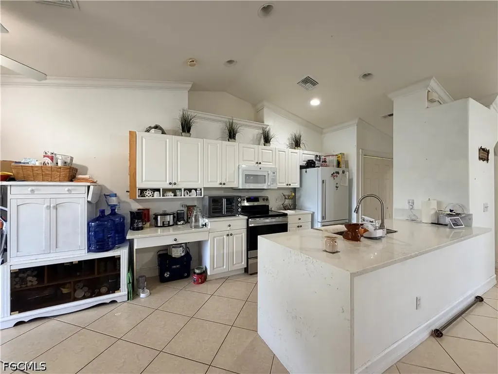 1621 SW 14th Terrace Cape Coral FL 33991