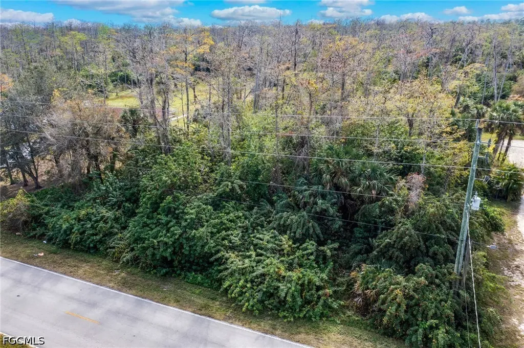 3260 18th Avenue NE Naples FL 34120
