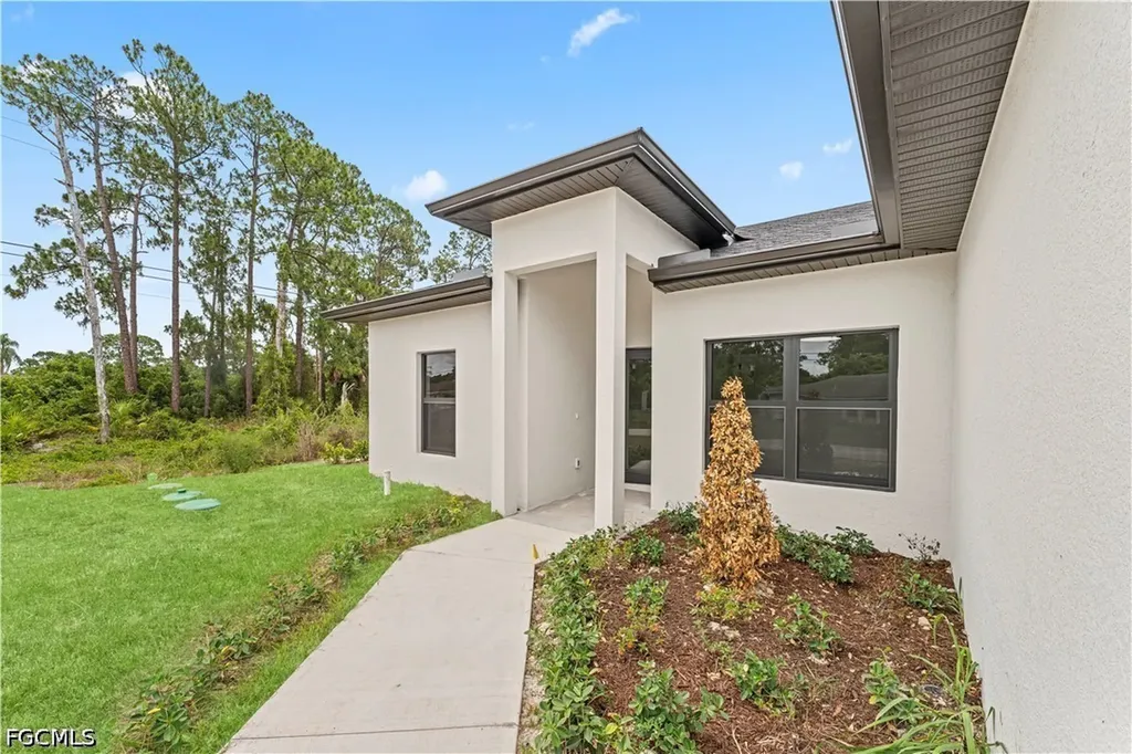 2602 E 2nd Street Lehigh Acres FL 33936