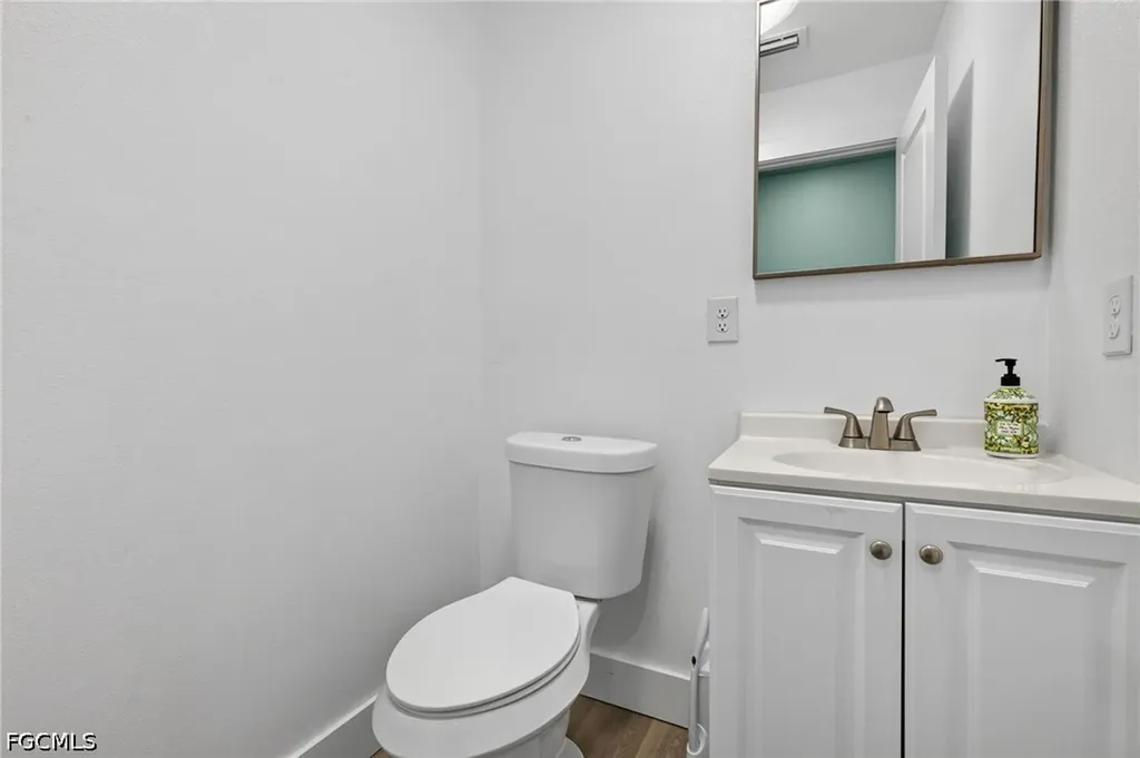 1640 Periwinkle Way Sanibel FL 33957