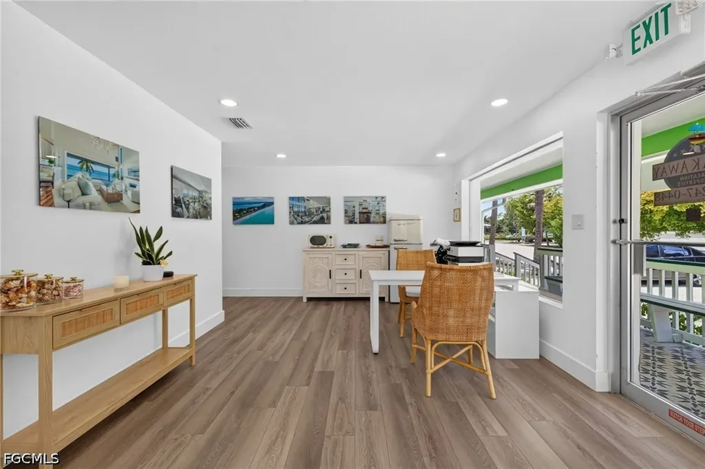 1640 Periwinkle Way Sanibel FL 33957