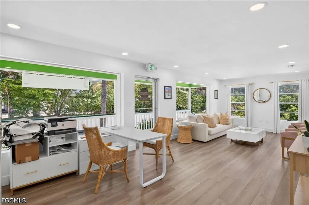 1640 Periwinkle Way Sanibel FL 33957