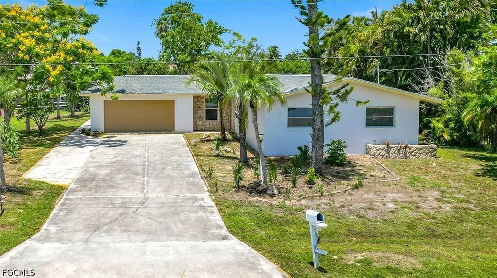 2137 Saint Croix Avenue Fort Myers FL 33905